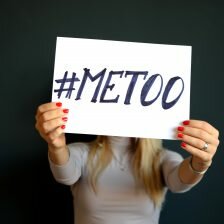 Knapp elf Prozent der Befragten in der Studie der Antidiskriminierungsstelle des Bundes haben sexuelle Belästigung im Job erlebt.